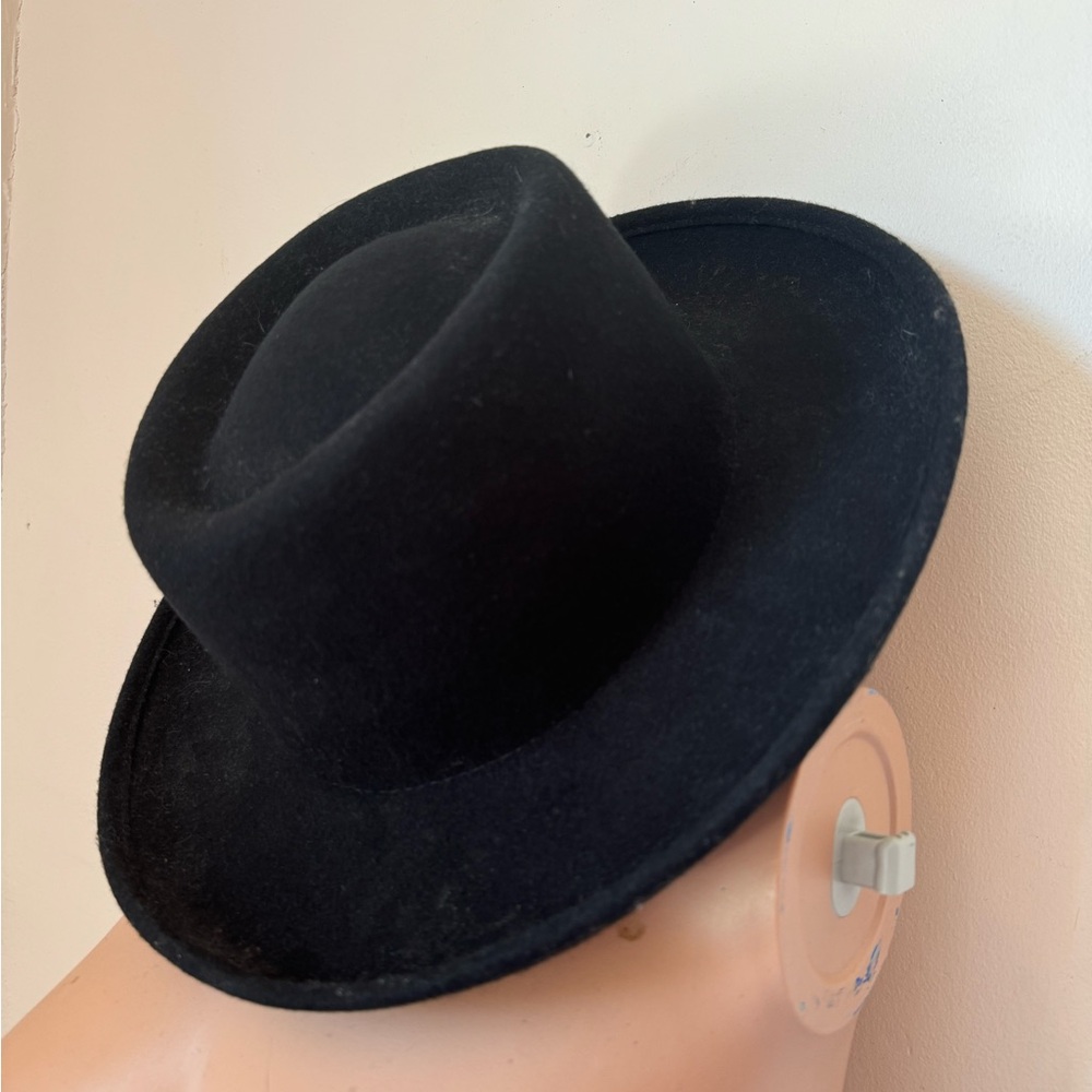 Gigi Pip. Short (height) m/l black wool hat